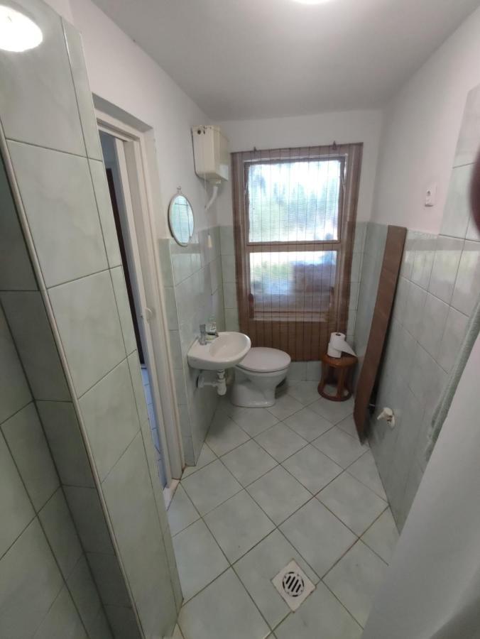 Sarga311 Ueduelohaz Szeged Villa Exterior photo